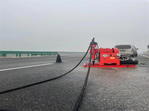 龙安马路路基路面开裂下沉注浆加固灌浆